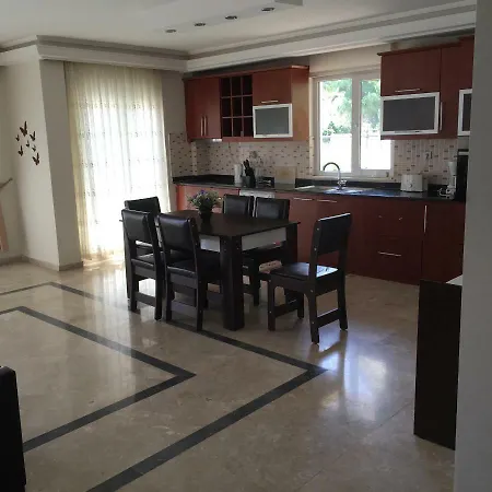 فيلة Best House Park